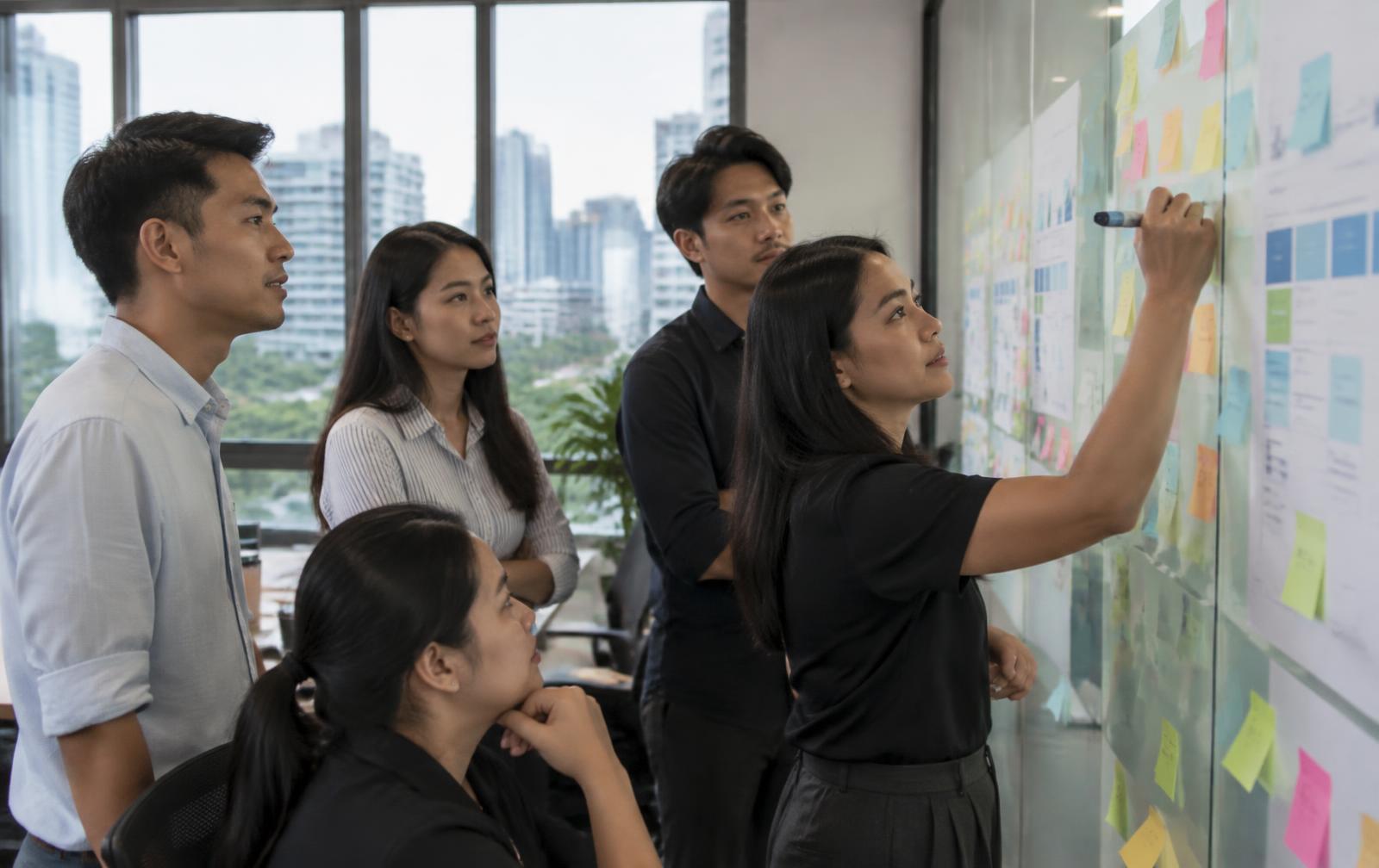 ภาพรวมบริการของ Zura Labs: ซอฟต์แวร์ สำนักงาน คอนเทนต์ งานกฎหมาย ฮาร์ดแวร์ และการอบรม